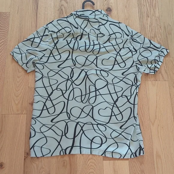 ASOS. Abstract Patterned. Men's Button Down. Size Medium. - Picture 6 of 7